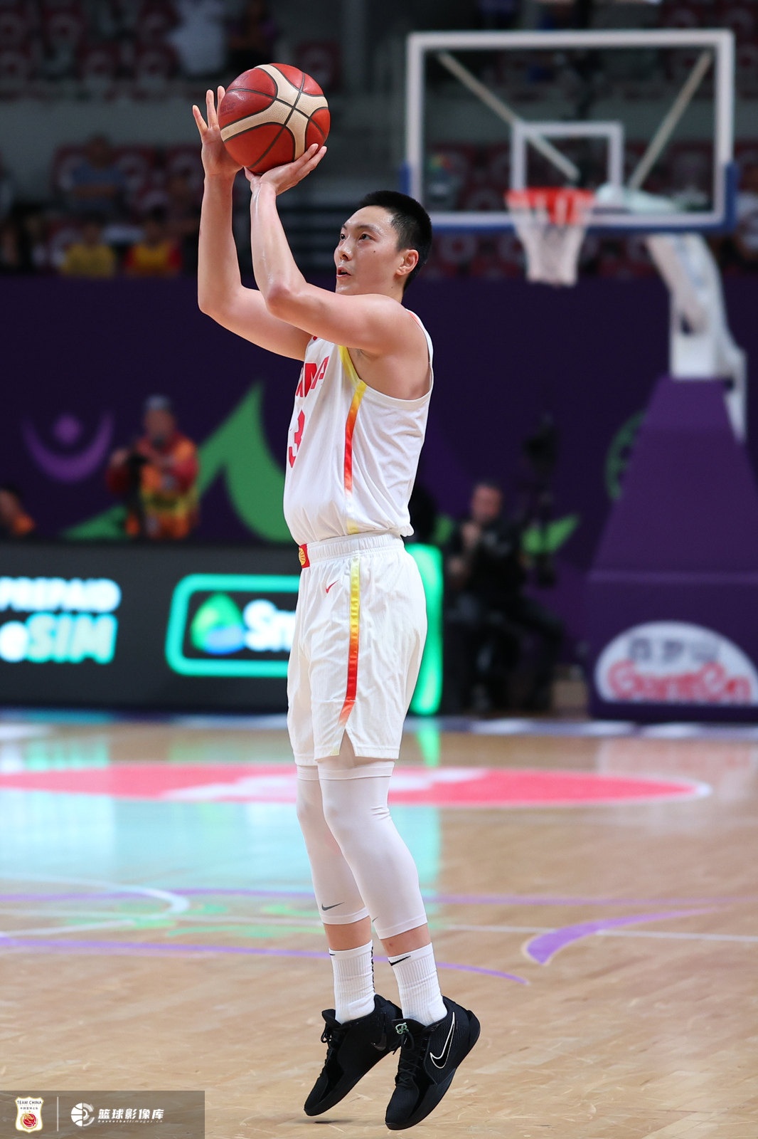 媒體人員：中國(guó)男子籃球隊(duì)的首發(fā)調(diào)整 并將不在替補(bǔ)席上得分的球員找到自己的身份
