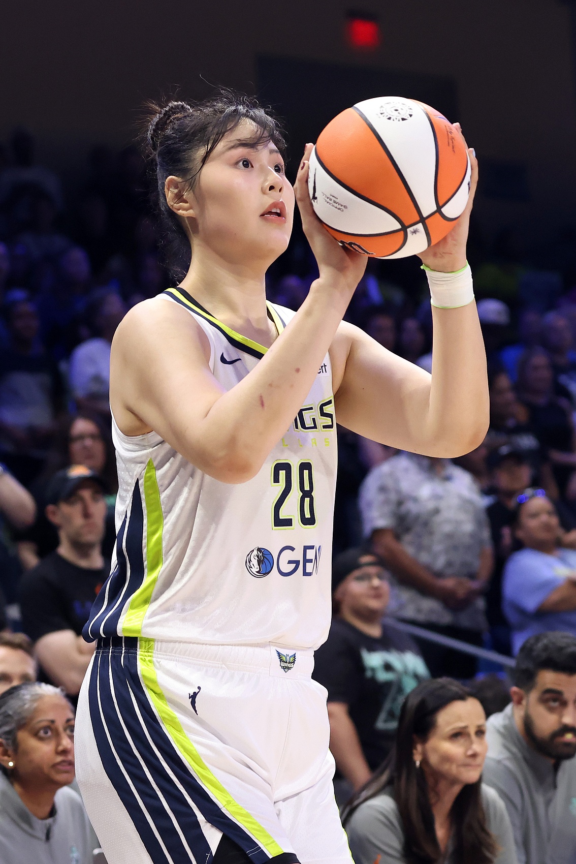 里程碑之夜！李Yueru成為中國女子籃球隊(duì)歷史上的第三名球員 在WNBA擁有20多個(gè)單打以上